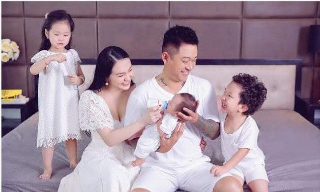 Tuấn Hưng gây sốt với khoảnh khắc không rời nửa bước khi vợ mới sinh