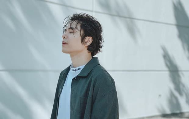 Liên Bỉnh Phát bắt tay Yoona, Hoa hậu Trần Tiểu Vy xuống phố đi bão