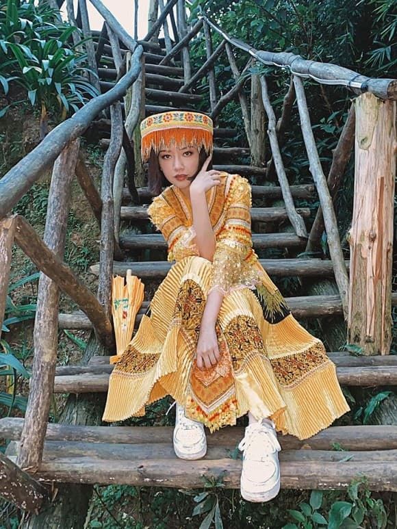 Ảnh bikini táo bạo của HH Khánh Vân, Hen giản dị kết thúc nhiệm kỳ HH