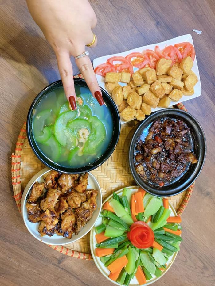 9X Hà Nội chia sẻ mâm cơm dưới 50 nghìn đồng cực ngon bổ rẻ