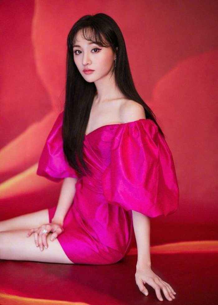 Krystal dự thảm đỏ thời trang: Vẫn là khí chất tiểu thư sang chảnh