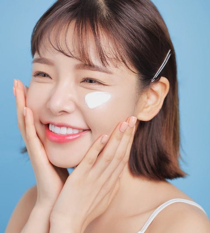 Bác sĩ mách 5 mẹo giữ da mịn màng: nhất là cấp nước từ bên trong