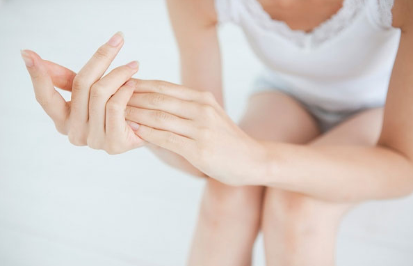 Nhân tướng học: Phụ nữ có nốt ruồi ở bàn tay hôn nhân cực hạnh phúc