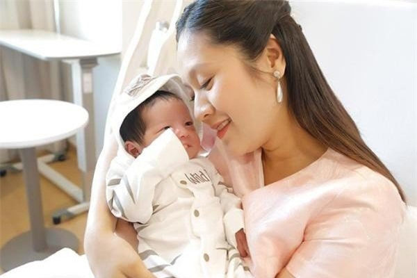 Bảo mẫu nhà sao Việt: Đan Trường phải thuê 150 triệu đồng/tháng