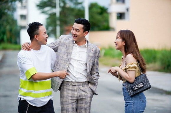 Bảo Thy được ông xã sắm đồng hồ nửa tỷ, hôn thê Văn Đức khoe ảnh cưới