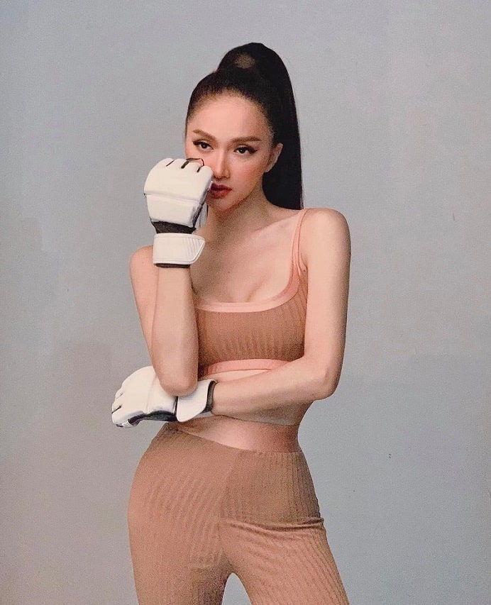 Bảo Thy được ông xã sắm đồng hồ nửa tỷ, hôn thê Văn Đức khoe ảnh cưới