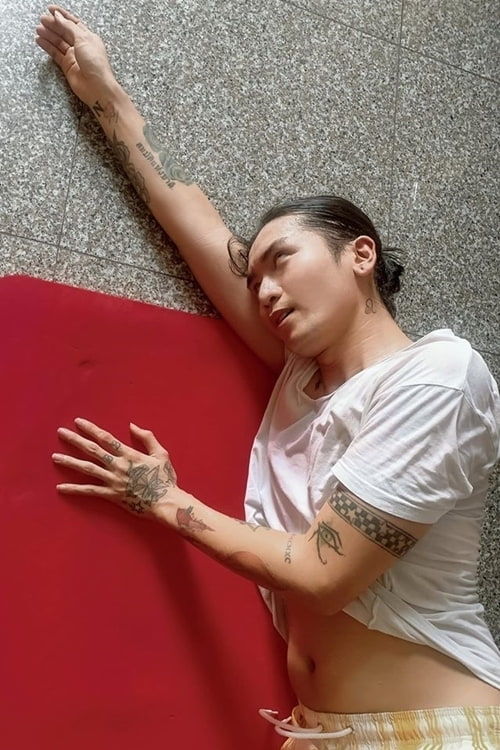 Bảo Thy được ông xã sắm đồng hồ nửa tỷ, hôn thê Văn Đức khoe ảnh cưới