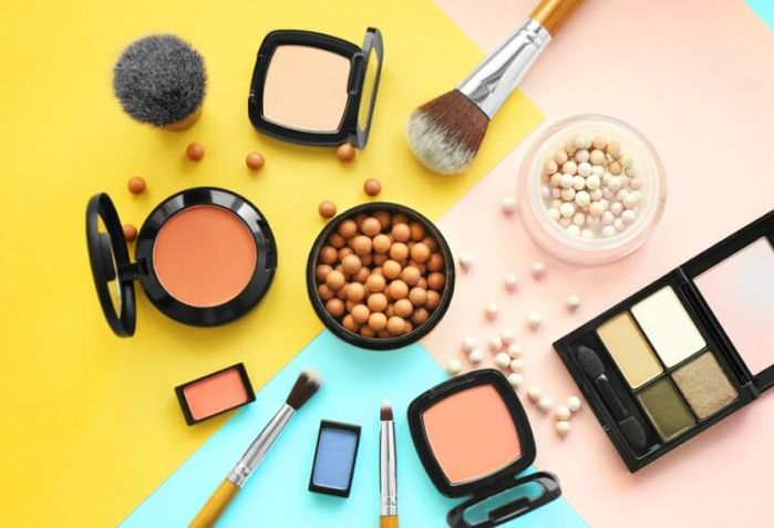 Make up thường xuyên có thể khiến phái đẹp mãn kinh sớm