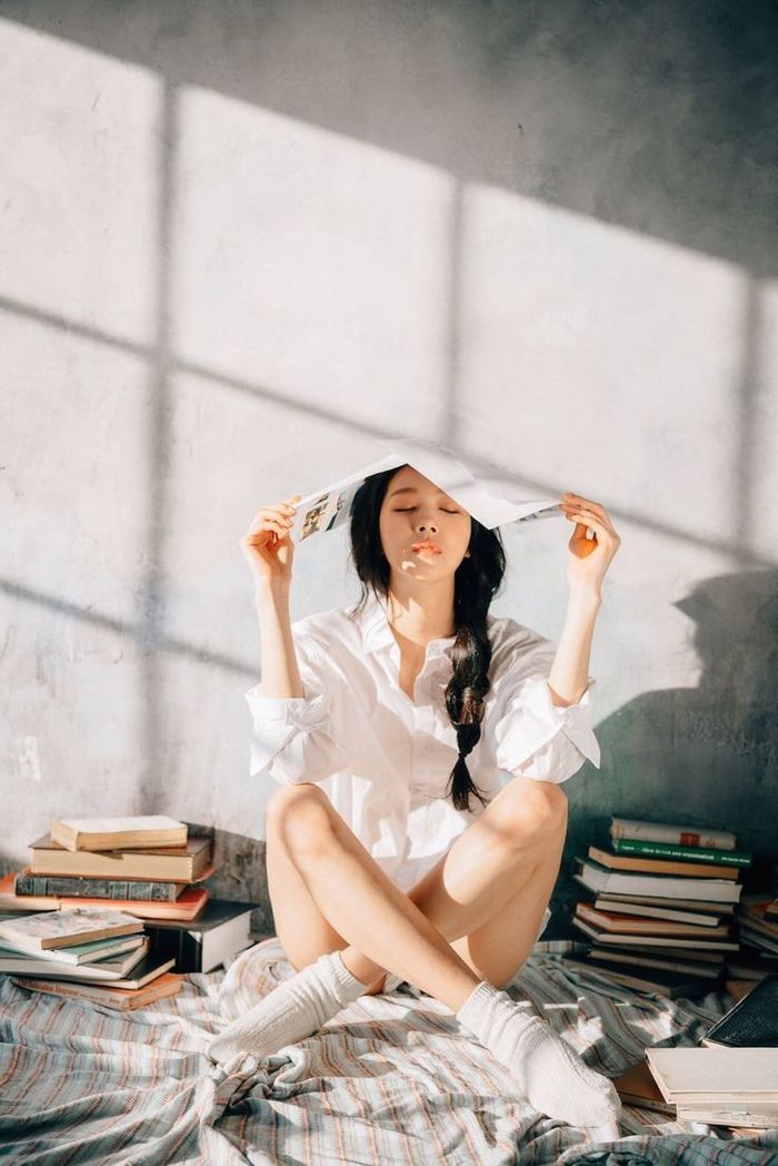 Biết lắng nghe, làm việc có năng suất… ưu điểm của người ít nói