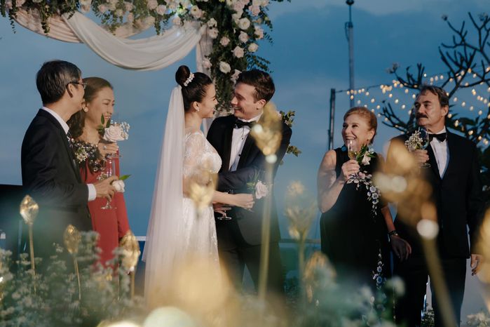Bố mẹ chồng Hoàng Oanh tiết lộ với con dâu: Nó thật sự yêu con lắm