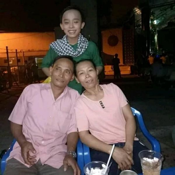 Bố mẹ Hồ Văn Cường một bước lên mây từ sau ngày con đăng quang