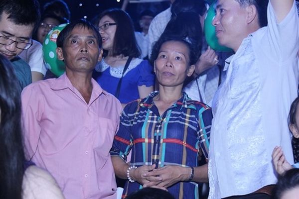 Bố mẹ Hồ Văn Cường một bước lên mây từ sau ngày con đăng quang