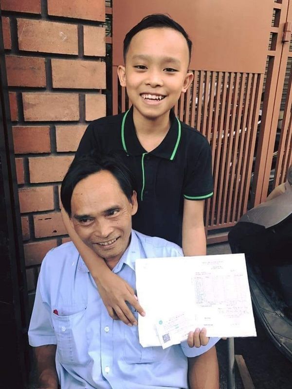 Bố mẹ Hồ Văn Cường một bước lên mây từ sau ngày con đăng quang