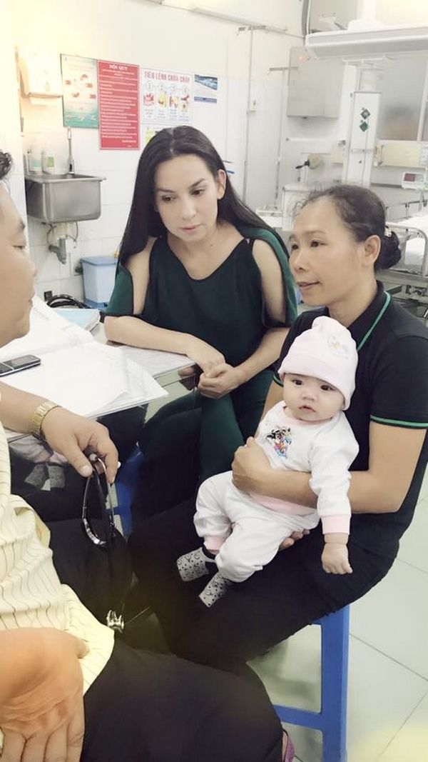 Bố mẹ Hồ Văn Cường một bước lên mây từ sau ngày con đăng quang