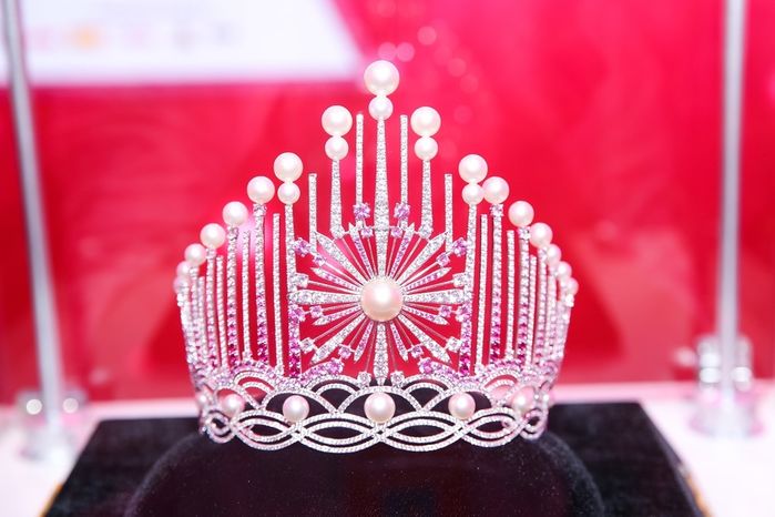 Bóc giá loạt vương miện gần đây của các Hoa Hậu