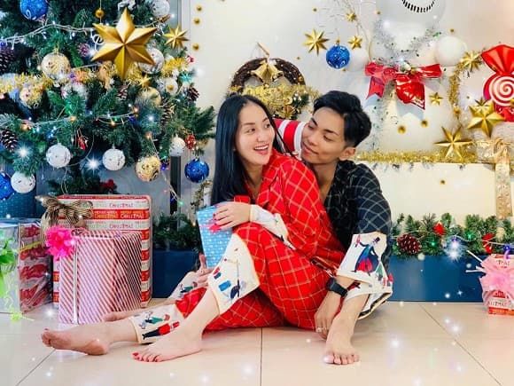Midu giận full color, quý tử nhà Anh Thư gây sốt vì vẻ ngoài mỹ nam