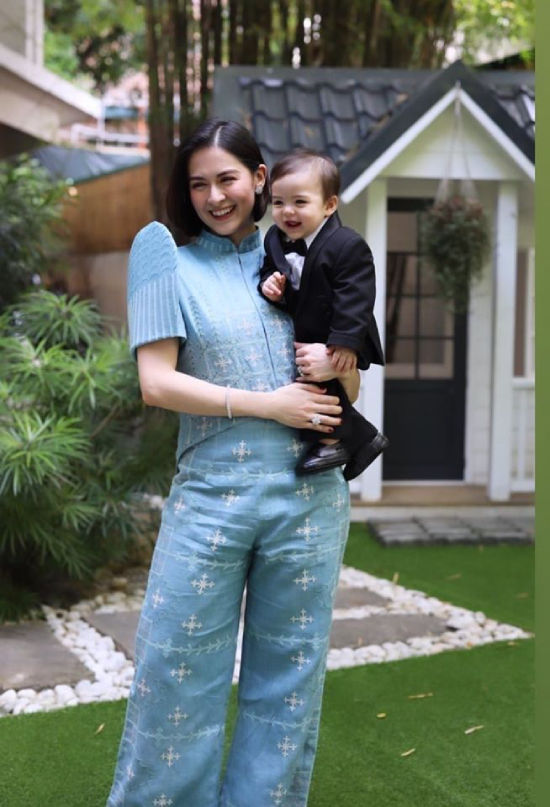 Con gái 'mỹ nhân đẹp nhất Philippines' gây sốt khi làm phù dâu nhí