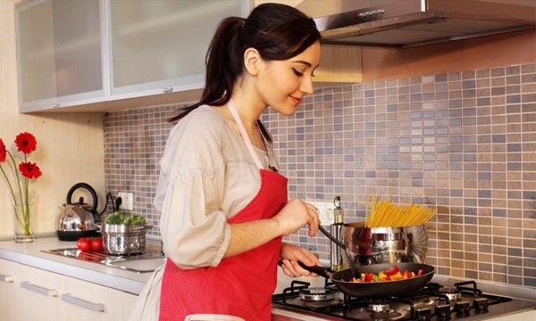 Với 2,5 triệu, vợ trẻ mở tiệc chiêu đãi 15 người bạn của chồng dịp lễ