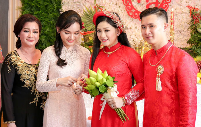 Chân dung hai người vợ đầu kín tiếng của NSƯT Kim Tử Long