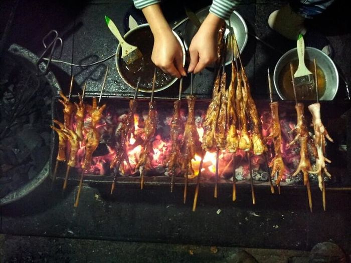 Chân gà nướng: Món ăn khiến giới trẻ phát sốt tiềm ẩn nguy cơ ung thư