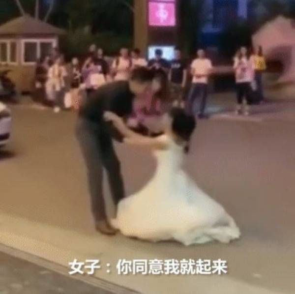 Chàng trai số hưởng: Được bạn gái đem cả sổ đỏ, xe sang ra cầu hôn