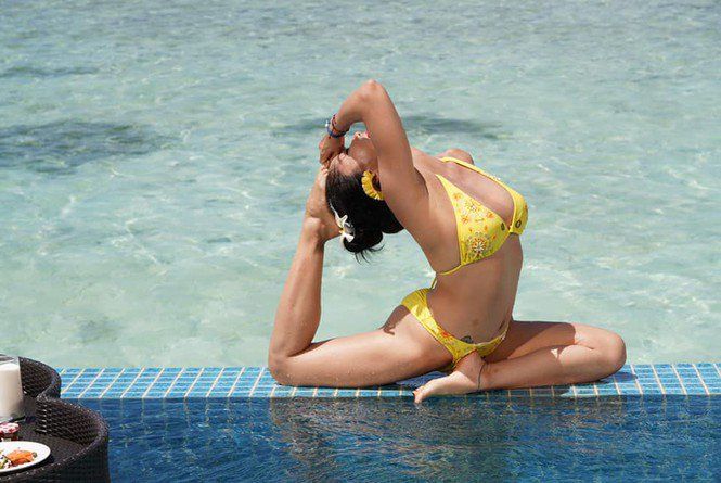 Giữ dáng dù sinh 3-4 lần: nàng Ốc tập yoga, Hà Kiều Anh đeo nịt bụng