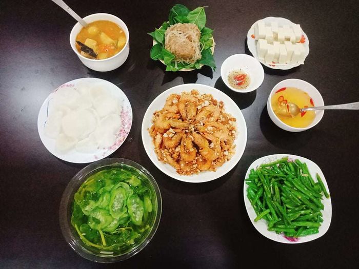 Với 100 nghìn, học vợ trẻ 9X nấu cơm nguyên tuần không trùng thực đơn
