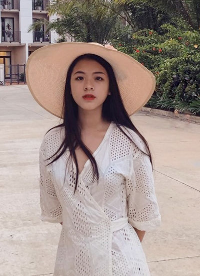 Con gái NSƯT Chiều Xuân nhan sắc xinh đẹp vượt trội ở tuổi 15