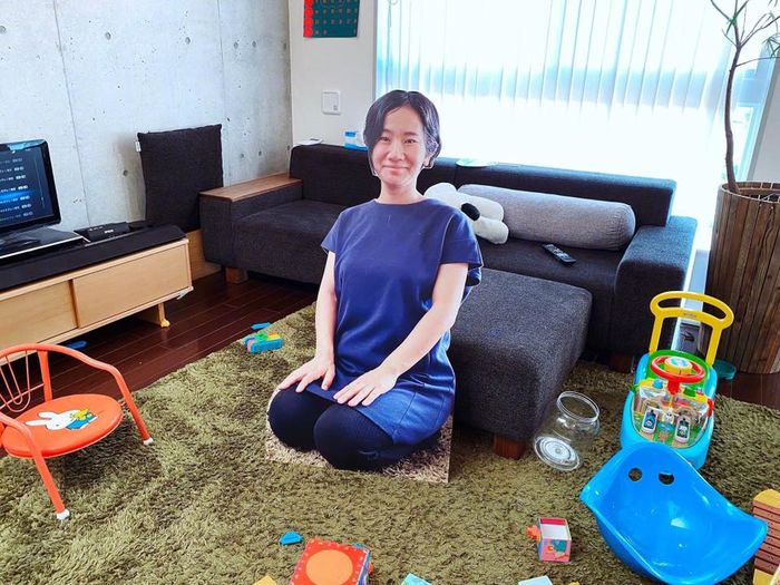 Con trai đòi mẹ, người bố làm điều không tưởng in ảnh vợ khắp nhà