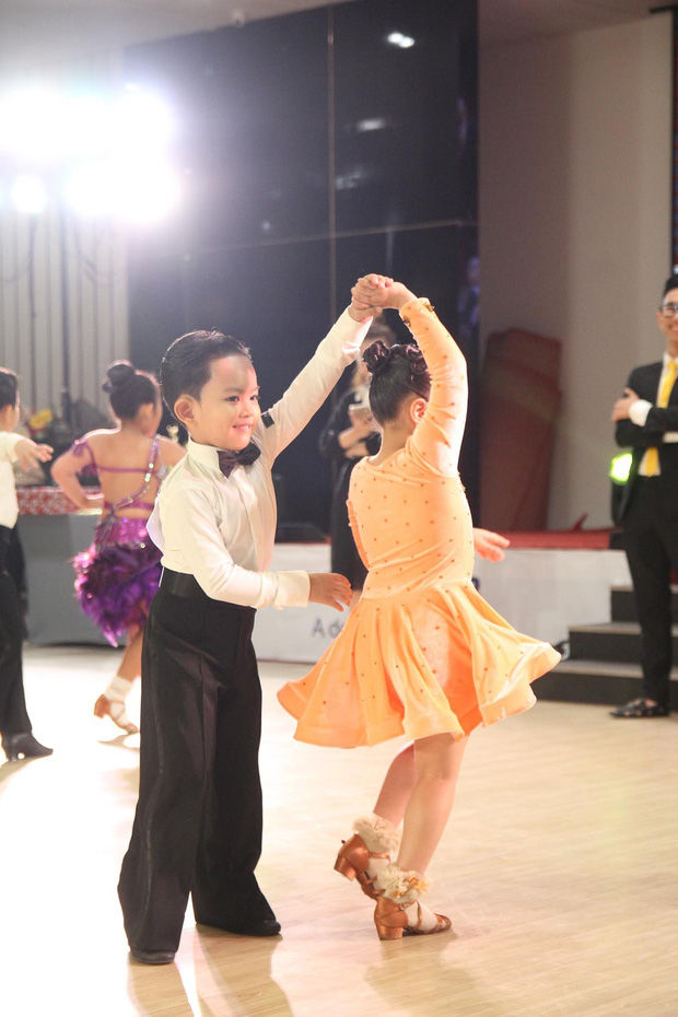 Con trai Khánh Thi vượt mặt bố mẹ: 4 tuổi đã có huy chương dancesport