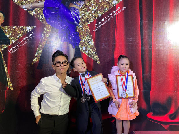 Con trai Khánh Thi vượt mặt bố mẹ: 4 tuổi đã có huy chương dancesport