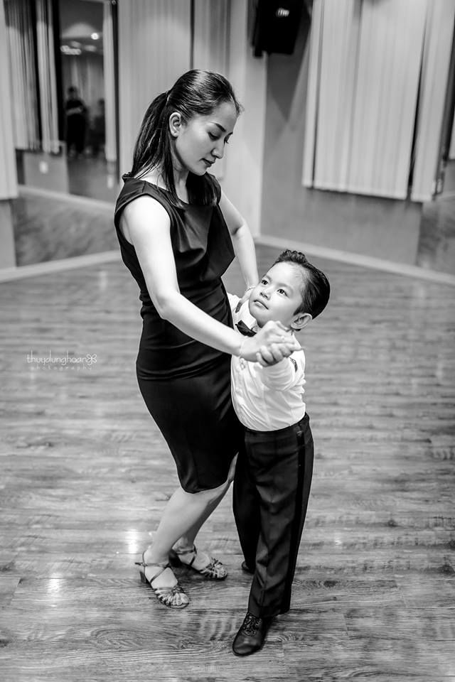 Con trai Khánh Thi vượt mặt bố mẹ: 4 tuổi đã có huy chương dancesport