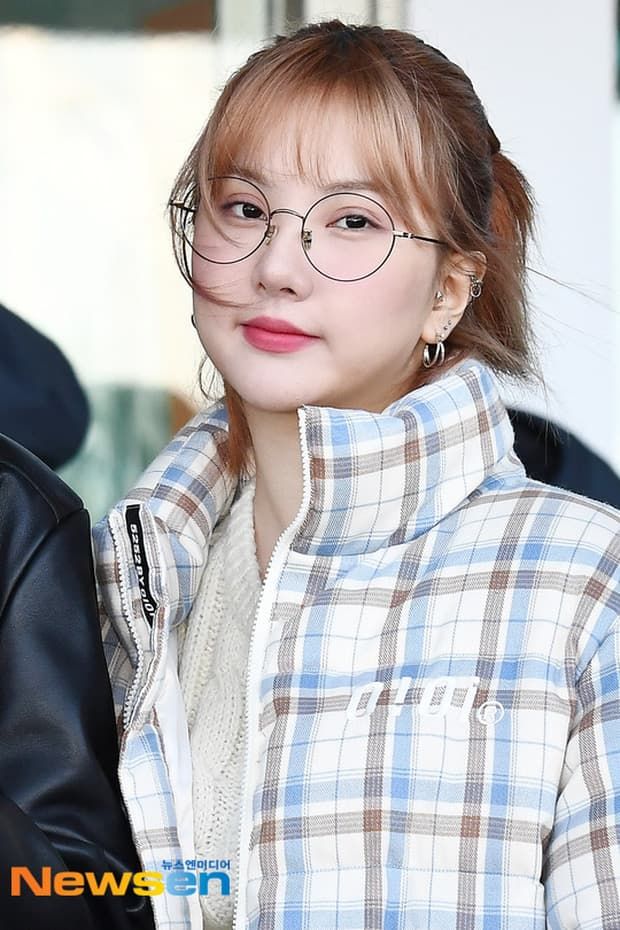 Cùng xuất hiện tại sân bay: Krystal lạnh lùng, Jihyo (TWICE) tiều tụy