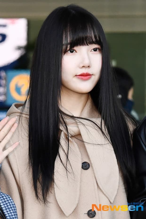 Cùng xuất hiện tại sân bay: Krystal lạnh lùng, Jihyo (TWICE) tiều tụy