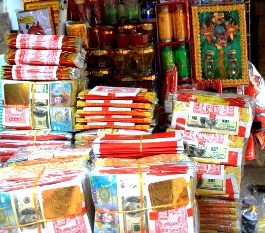 Cuối năm dọn dẹp ban thờ, thấy 3 thứ đại kị này thì nên loại bỏ ngay