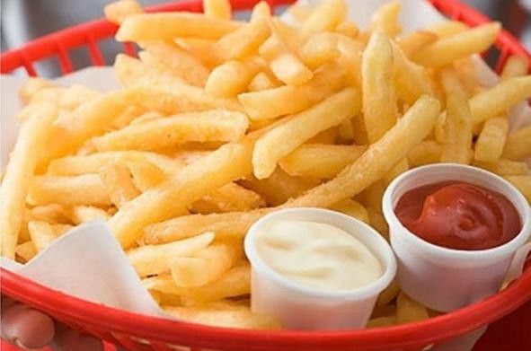 Phục vụ tiết lộ động trời: Không nên đổ khoai chiên ra khay lót giấy