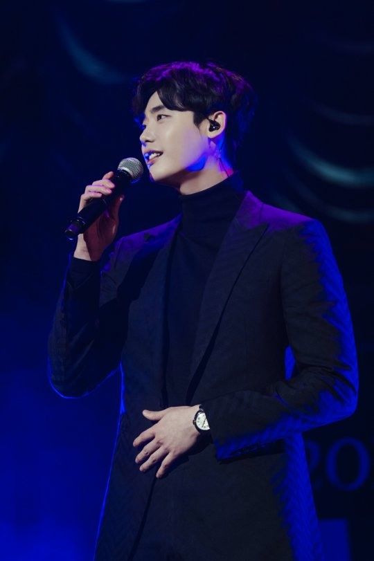 Hành trình trở thành ngôi sao Hallyu hàng đầu của Lee Jong Suk