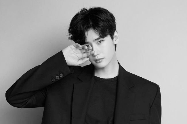 Hành trình trở thành ngôi sao Hallyu hàng đầu của Lee Jong Suk