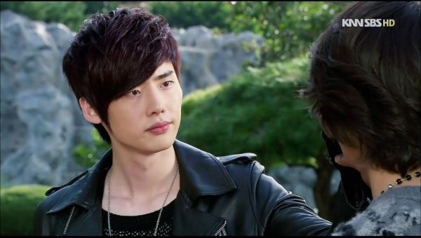 Hành trình trở thành ngôi sao Hallyu hàng đầu của Lee Jong Suk