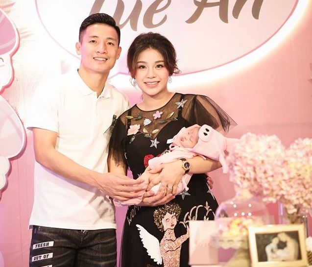 Đám cưới được mong chờ năm 2020: Văn Đức, streamer Xemesis gây sốt