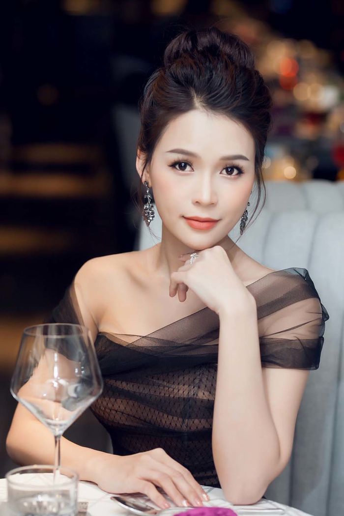 Dàn hot girl đời đầu ở ngưỡng tuổi 30: Thành công và giàu có