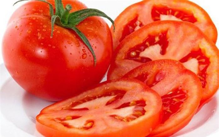 Đánh tan quầng thâm mắt với khoai tây, cà chua, dưa chuột