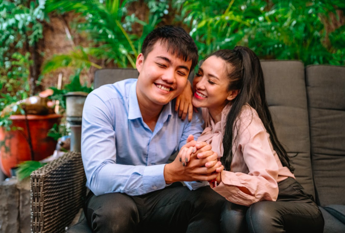 Đặt lên bàn cân tầm quan trọng của người yêu và bạn thân