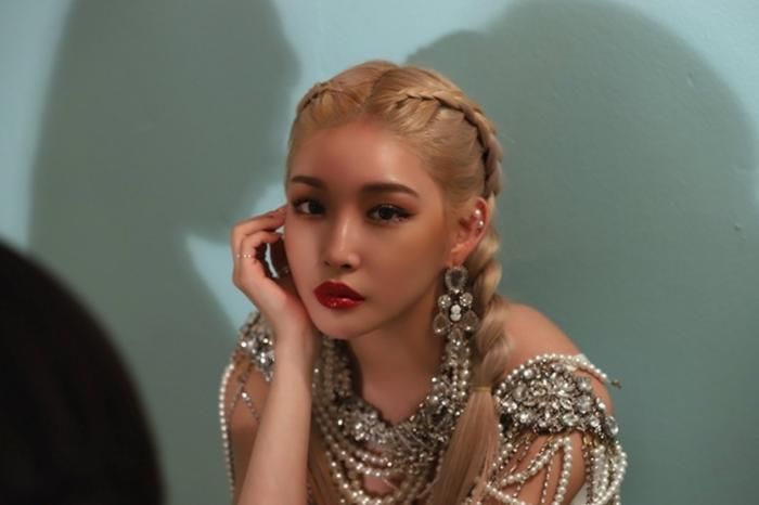 Màu tóc sao Kpop được thích nhất 2019: Solar xanh neon, Mingyu đỏ rực