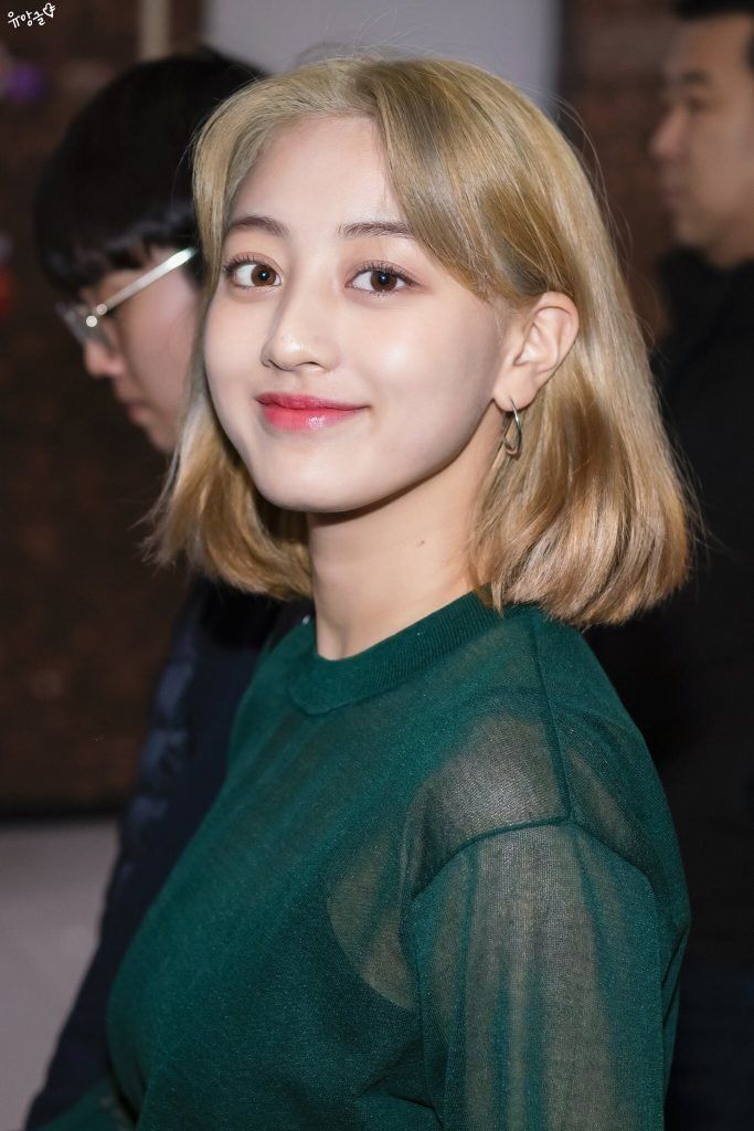 Màu tóc sao Kpop được thích nhất 2019: Solar xanh neon, Mingyu đỏ rực