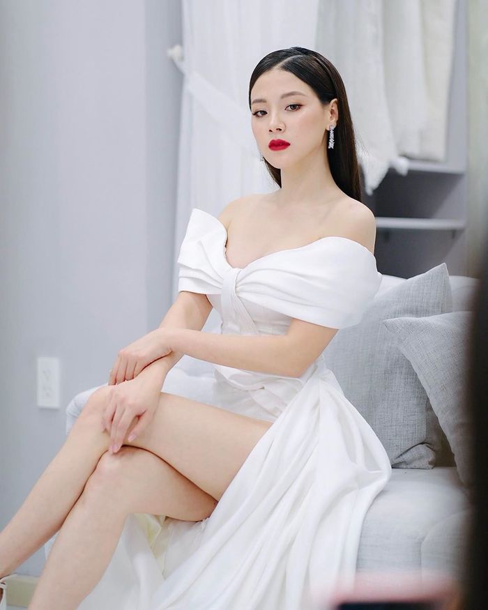 Diện cùng một chiếc váy gợi cảm, Thúy Ngân bị chê kém sắc hơn hẳn