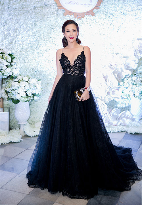 Đọ độ giàu có của Phượng Chanel và 3 nữ đại gia lấn sân showbiz