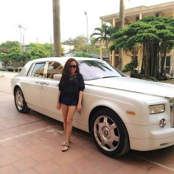 Đọ độ giàu có của Phượng Chanel và 3 nữ đại gia lấn sân showbiz