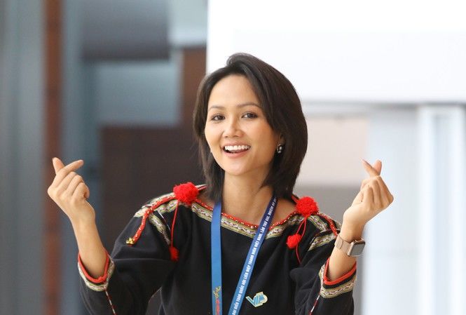 Đọ sắc mặt mộc của bốn nàng Hoa Hậu Hoàn Vũ nổi bật của Việt Nam