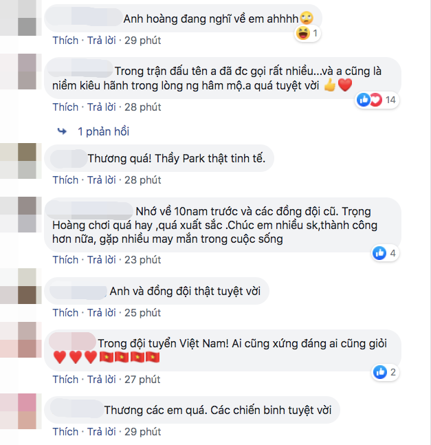 Đồng đội ăn mừng, Trọng Hoàng cô đơn với chiếc đầu gối bị chấn thương